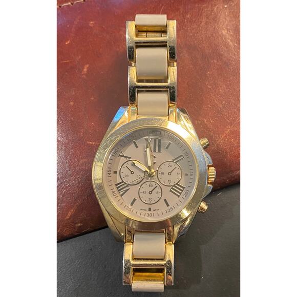 Unisex 40mm Gold Tone and Gray Charming Charlie Watch - Picture 1 of 3